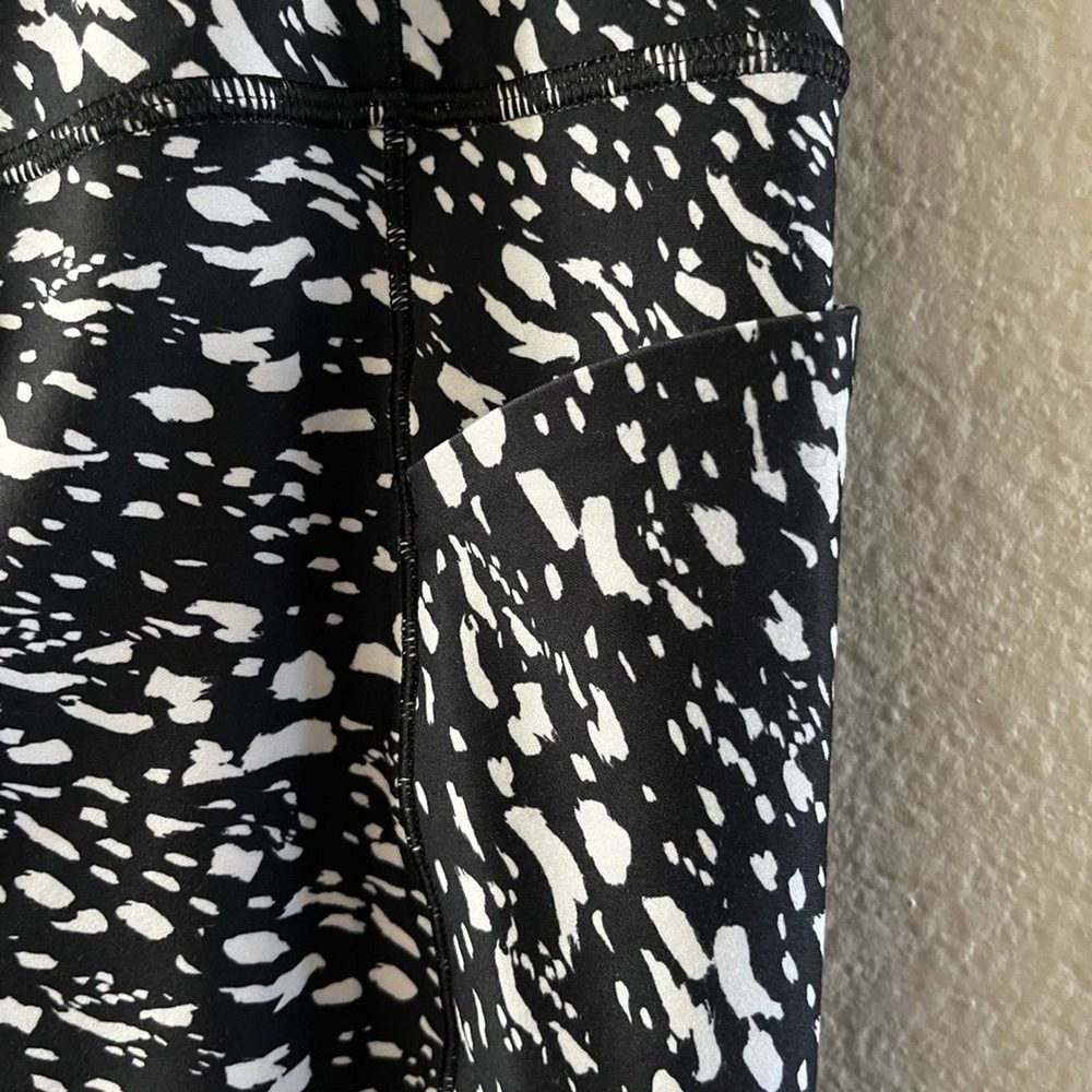 Athleta SZ XL Salutation Stash 7/8 Tight Workout Pants Black/White Speckles NEW - Picture 14 of 16